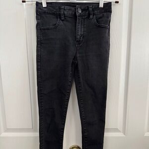 AE women black skinny jean size 2